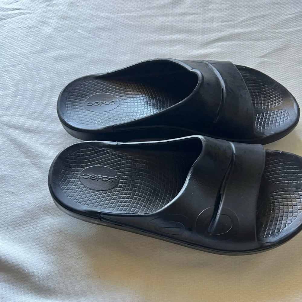 OOFOS Men's Black Comfort‎ Slides